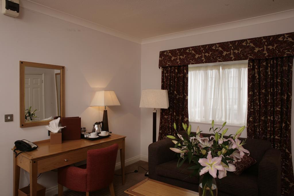 Cisswood House Hotel Хоршъм Екстериор снимка