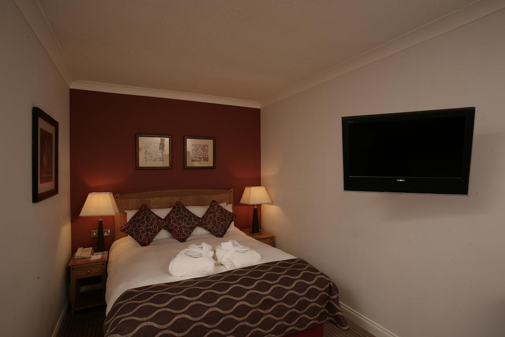 Cisswood House Hotel Хоршъм Екстериор снимка